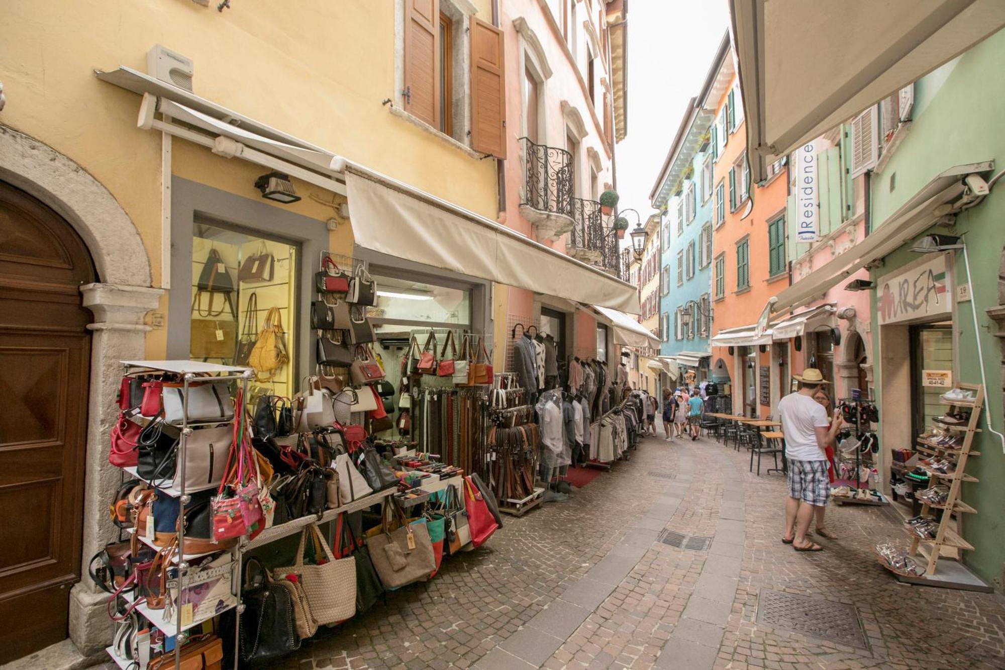 Appartamento Centro Storico Riva - Happy Rentals Exterior foto